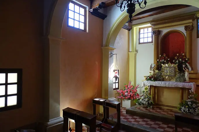 1200px-Chapel_Interior_-_Mision_de_Loret.jpg