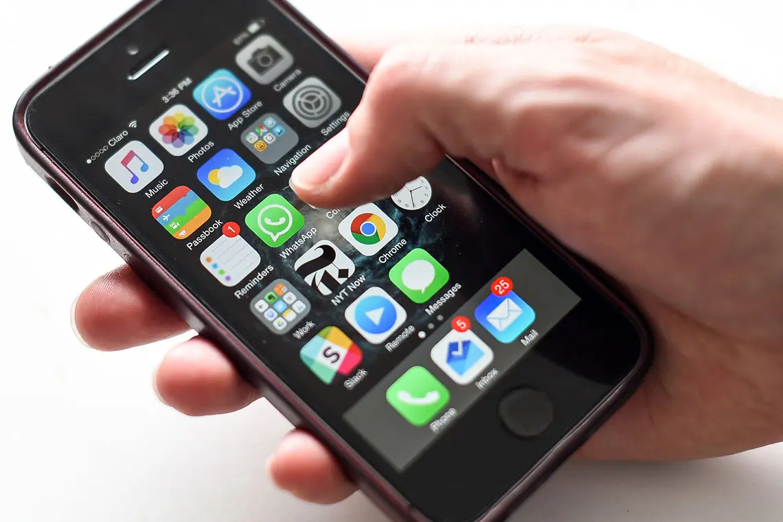 Cellular Phone Service in Mexico Making Phone Calls